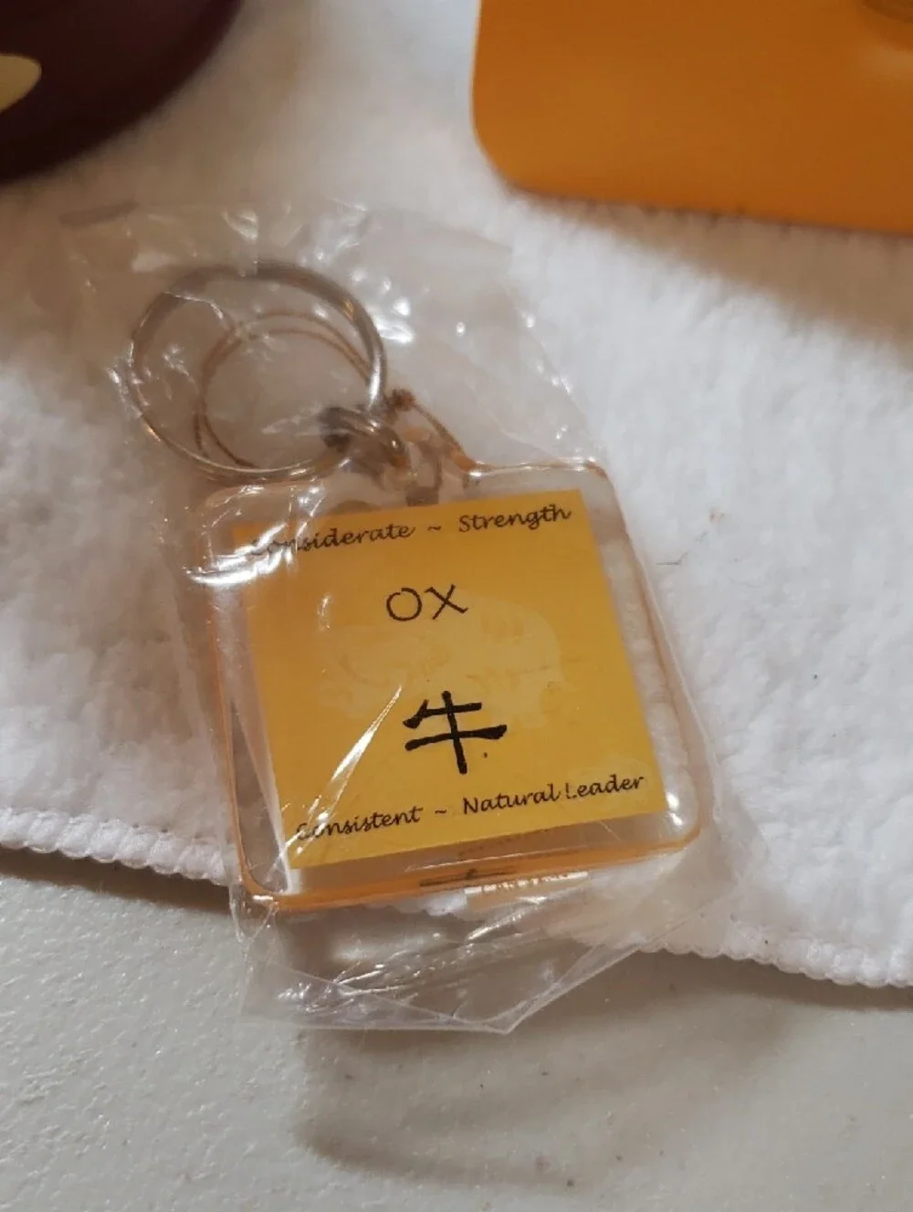 Carlton Cards Yellow Ox Decorative  1 Picture Frame N    1 Keychain N 1 statute